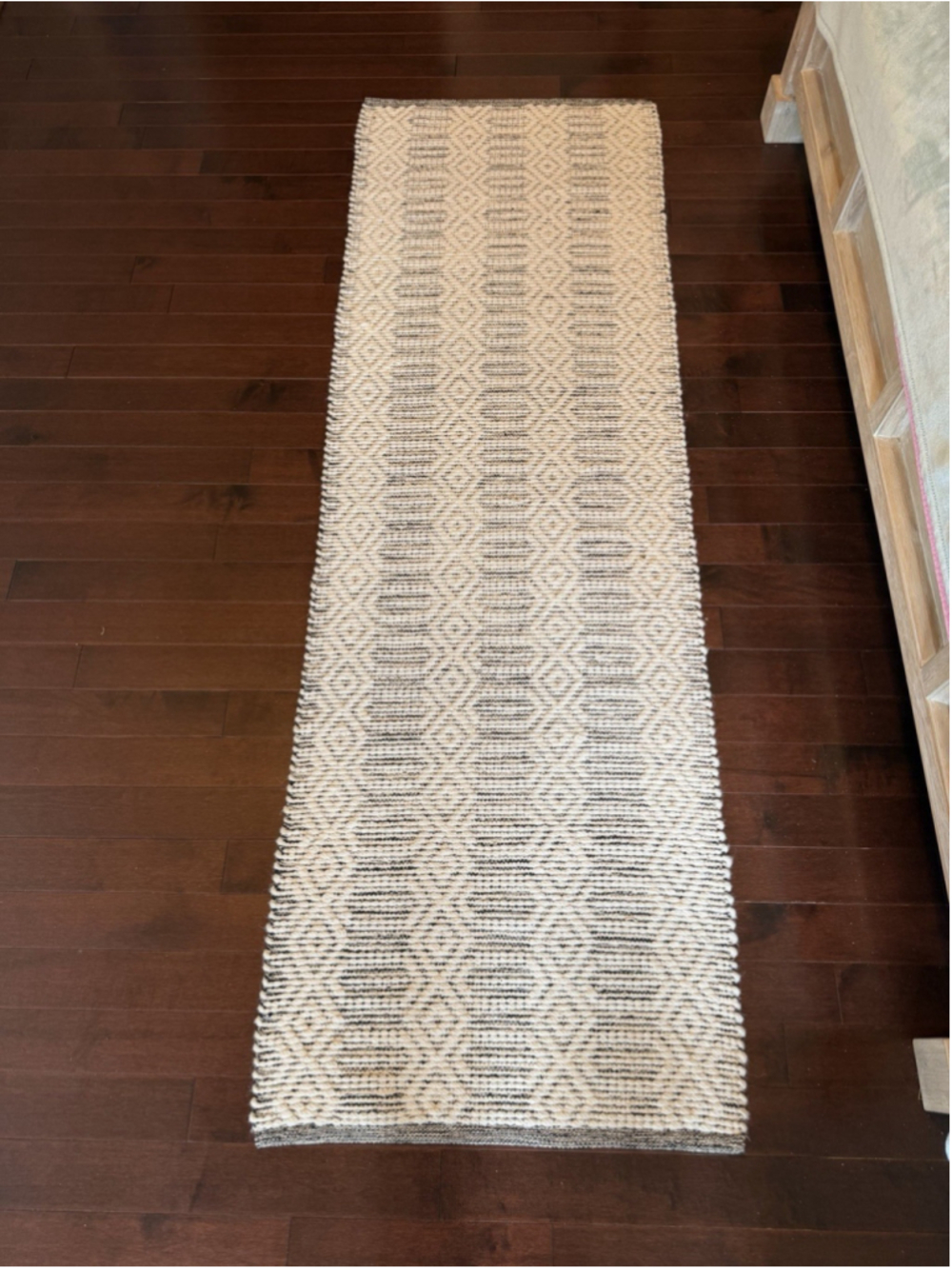 URBAN86 Chevron Handwoven Wool and Cotton Tassel Indoor Area Rug Black 27”x84”